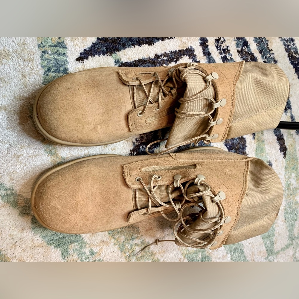 Pre-owned, great condition Men’s Belleview Boots - Style 390DES- Size 13